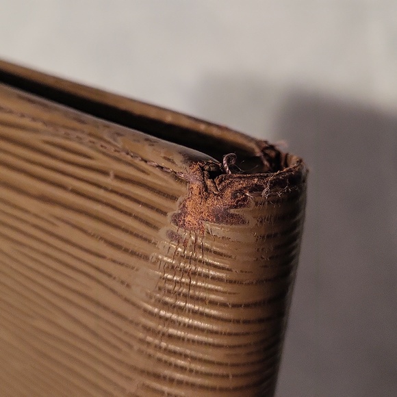 Louis Vuitton Epi Wallet - Picture 6 of 12